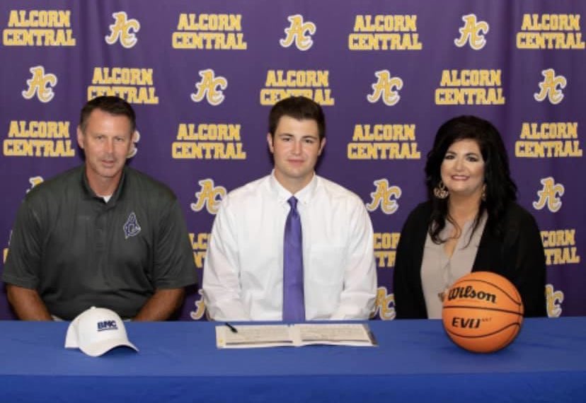 dadof5rebs's tweet photo. So proud of John Rilee signing with Blue Mountain College. He worked so very hard for this. https://t.co/F3Le7jrFm7