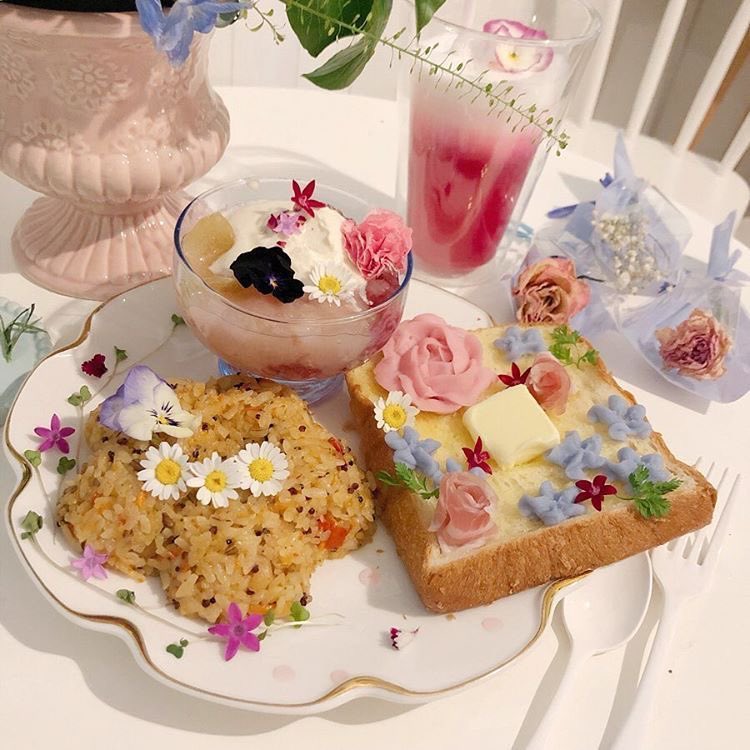 special treats for @specializasian from your wife ! <3

“i love u so very much bby angel, this is the breakfast ill be making u when we move into our dream cottage MWAH🌸💓”