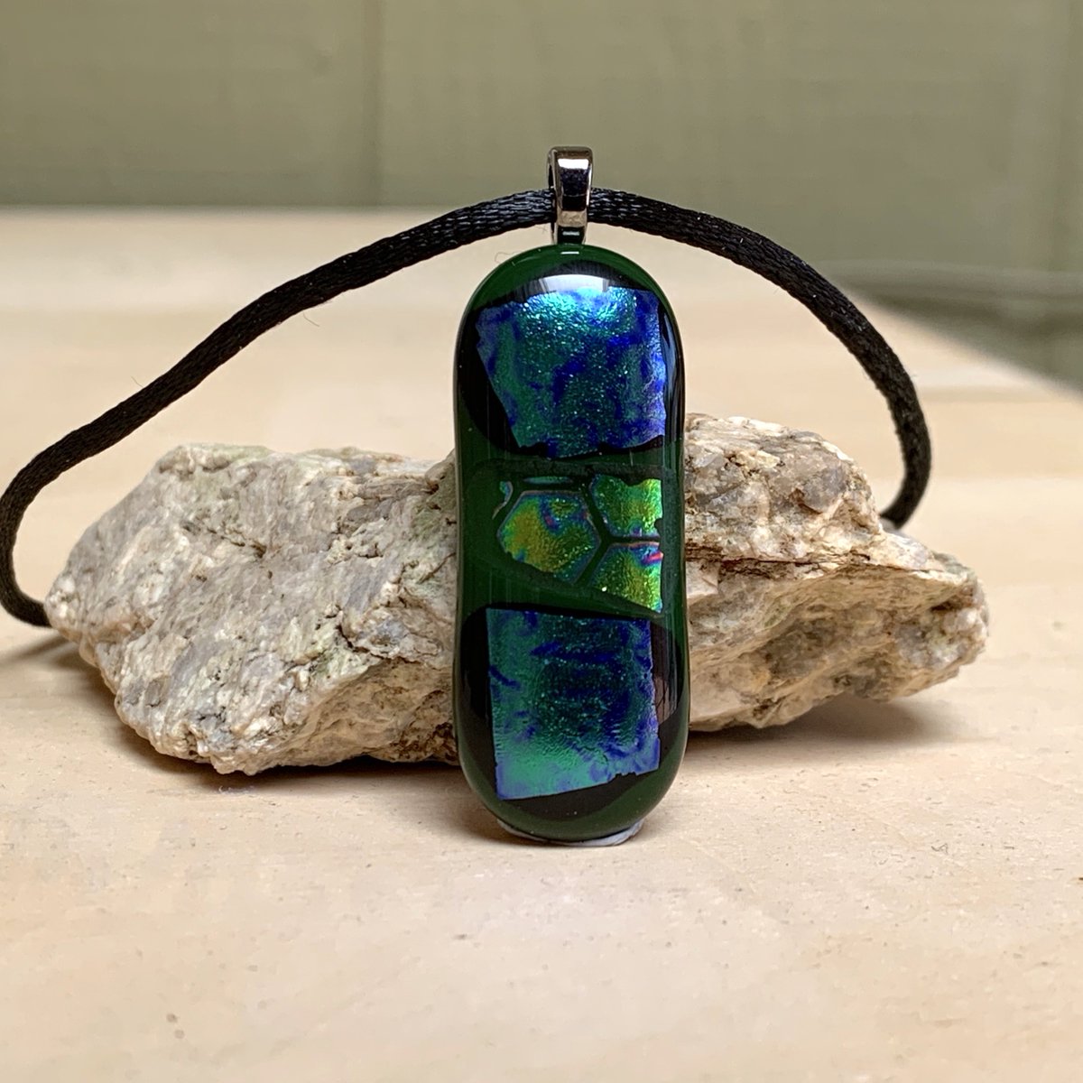 KilnKarma's tweet photo. SOLD! ￼￼🎉
So happy this #necklace just found it’s new owner! #Thankful 

Find your favorite at https://t.co/zboqyFmacE

#Jewelryforher #shopping #etsyseller #fusedglass #handmade #handmadejewelry #jewelry https://t.co/tnIii6Arth