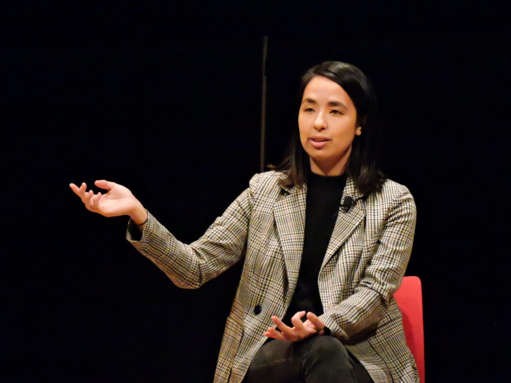 Bukan Lisa jer jadi mangsa rasism melampau kat sana. Contohnya Ashles Perez yang menulis "I Wasn't Beautiful Enough to Live in South Korea". Sebabnya walau dia ada darah Korea, tapi kulit dia perang-coklat, orang Korea rejek dia.