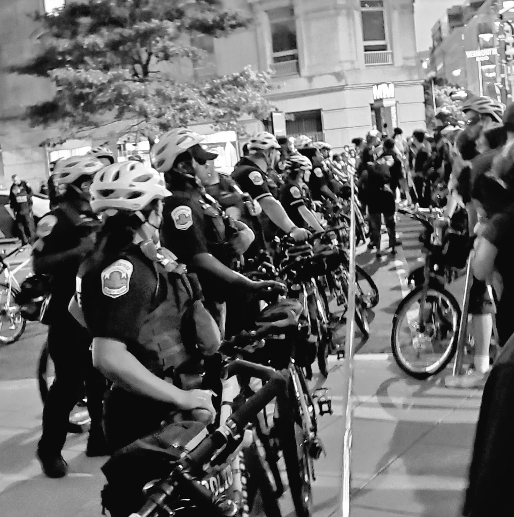 Chris_Roell's tweet photo. Hot summer night in the shitty!
#bikedc #bromptonbikesdc #mybrompton #blacklivesmatterdc #dcprotest #dmvprotest #WashingtonDCProtest #blacklivesmatter https://t.co/x9BtlbUOMI
