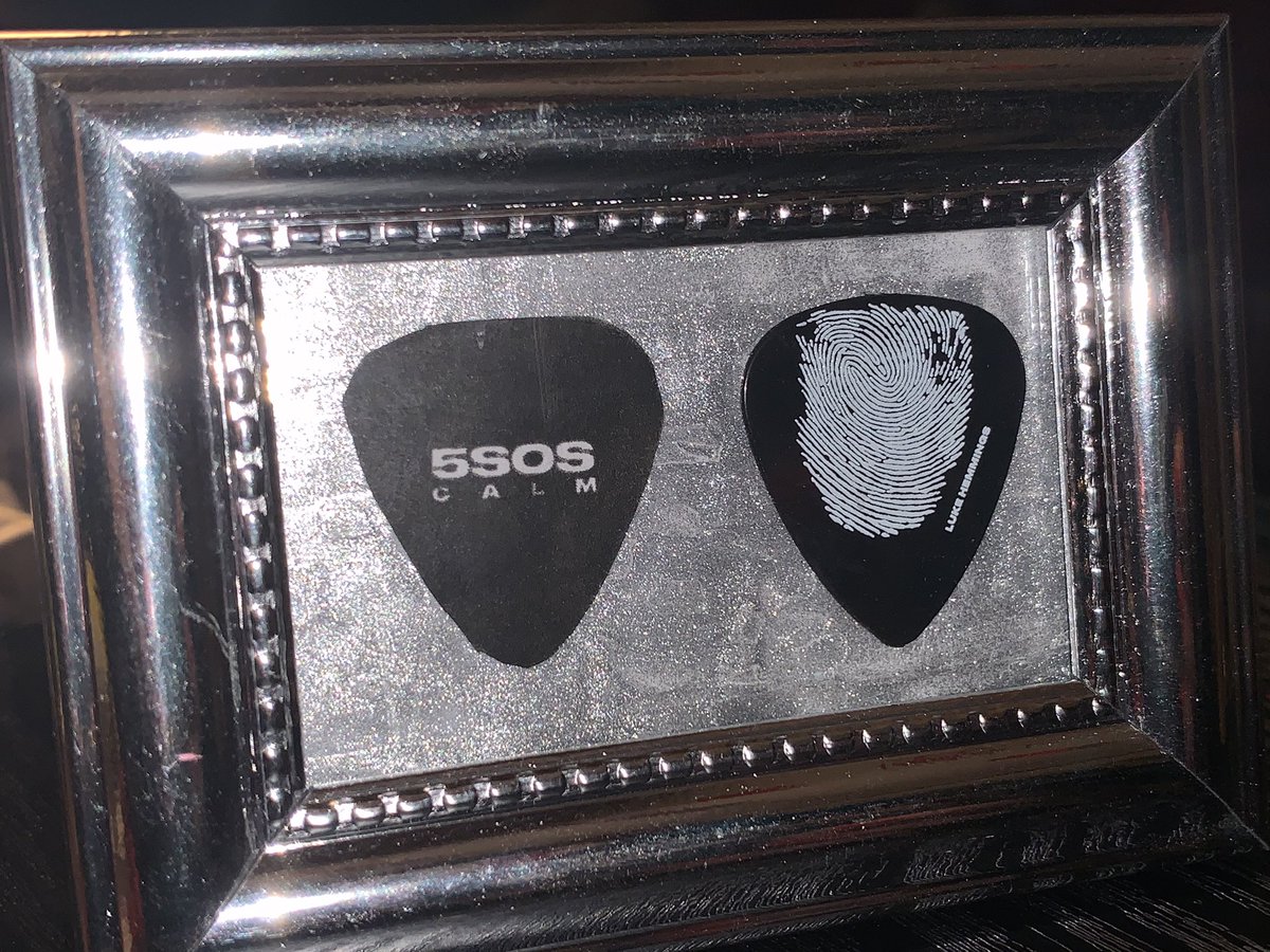 ProjectLuke5SOS's tweet photo. I framed Luke’s guitar pick from the set💖✨
@Luke5SOS #ProjectLuke5SOS #LukeHemmings #5SOS #5SOSCALM #CALMOutNow #5SecondsOfSummer #Merch #Merchandise #5SOSMerch #5SOSMerchandise #NotInTheSameWay #NoShame #OldMe #Wildflower #Diy #Diy5SOS #5SOSDiy
Photo taken by me📸 https://t.co/qst4hyRfHt