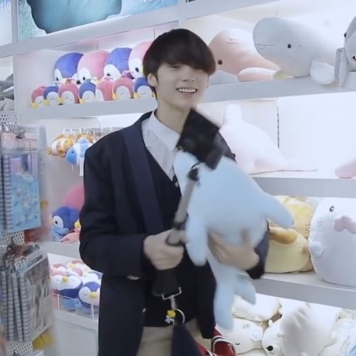 after walking around the aquarium you can't help but shop for dolls for each other.↳ you buy him a penguin doll and he gets you a dolphin one :)