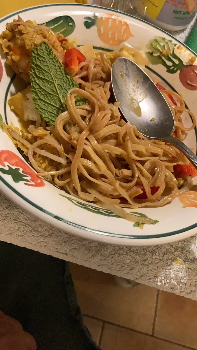 SebBach's tweet photo. Manger du Laksa suite à un cours en ligne avec la Malaisie à 3h du matin.
C le jet lag confiné #icann68 #atlarge68 #alac68 https://t.co/i3SNMMrlit