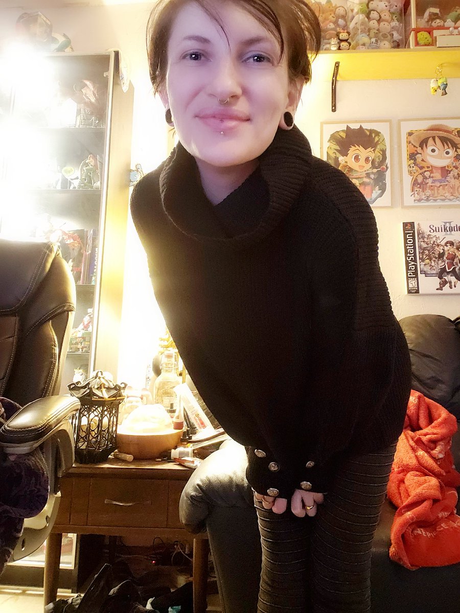 s4rrianna's tweet photo. Best part about being in this lockdown is that I get to wear my fave sweaters and feel adorable.
.
#nomakeupwithsarri #sweaterinsummer #azsummer #socialdistancedivas https://t.co/wGzbwQHTqY