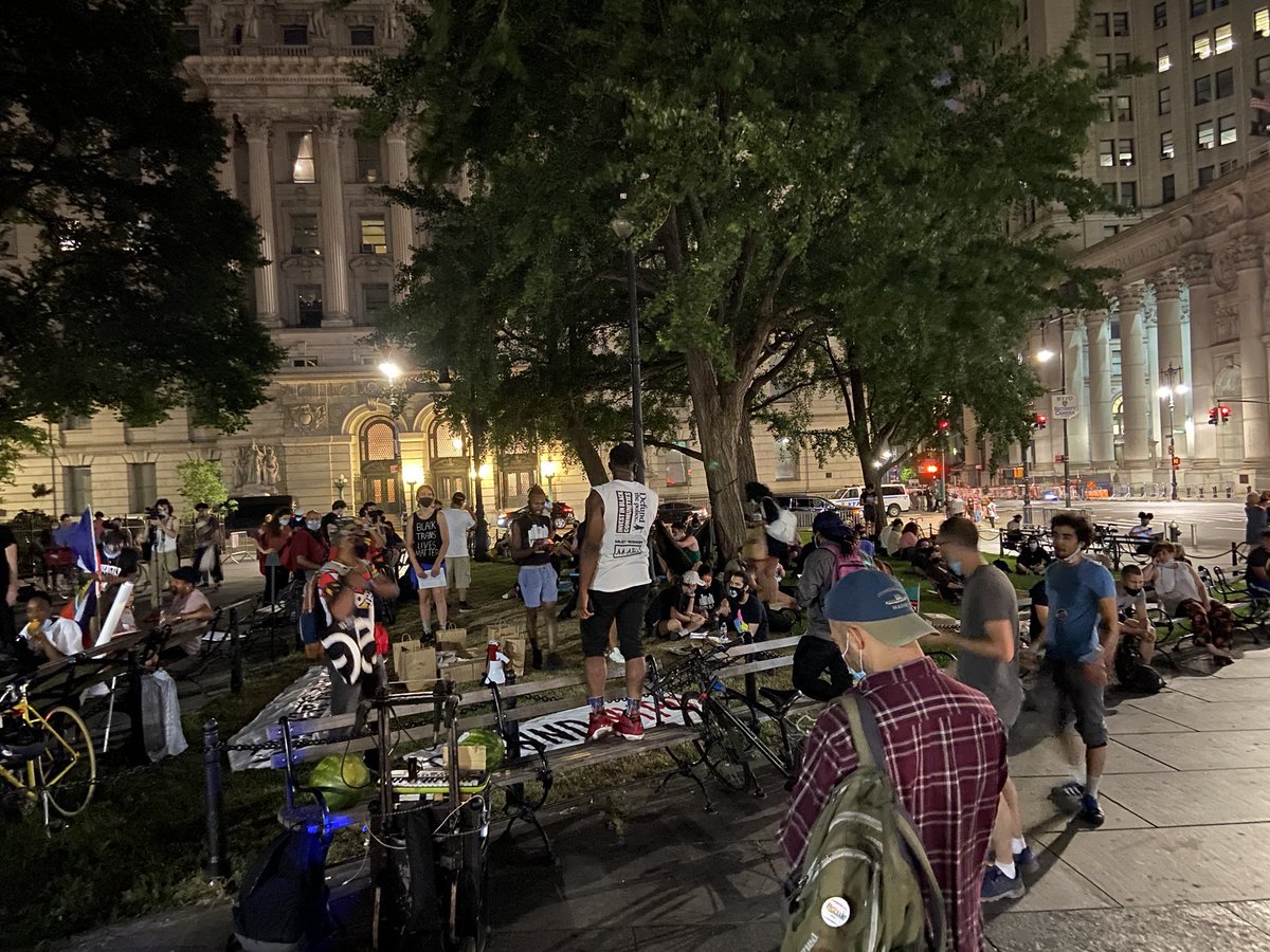 VOCALNewYork's tweet image. BREAKING: NYC City Hall is occupied! The city budget is due in ONE WEEK and we aren’t leaving until $1 Billion is cut from the NYPD budget. #DefundNYPD