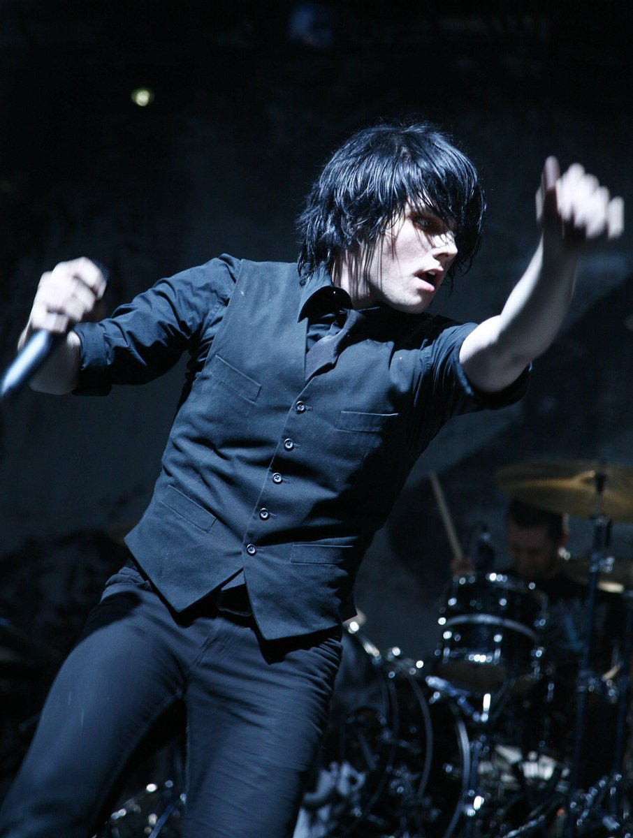 a thread of gerard's black waistcoat from 2007 aka my favorite look