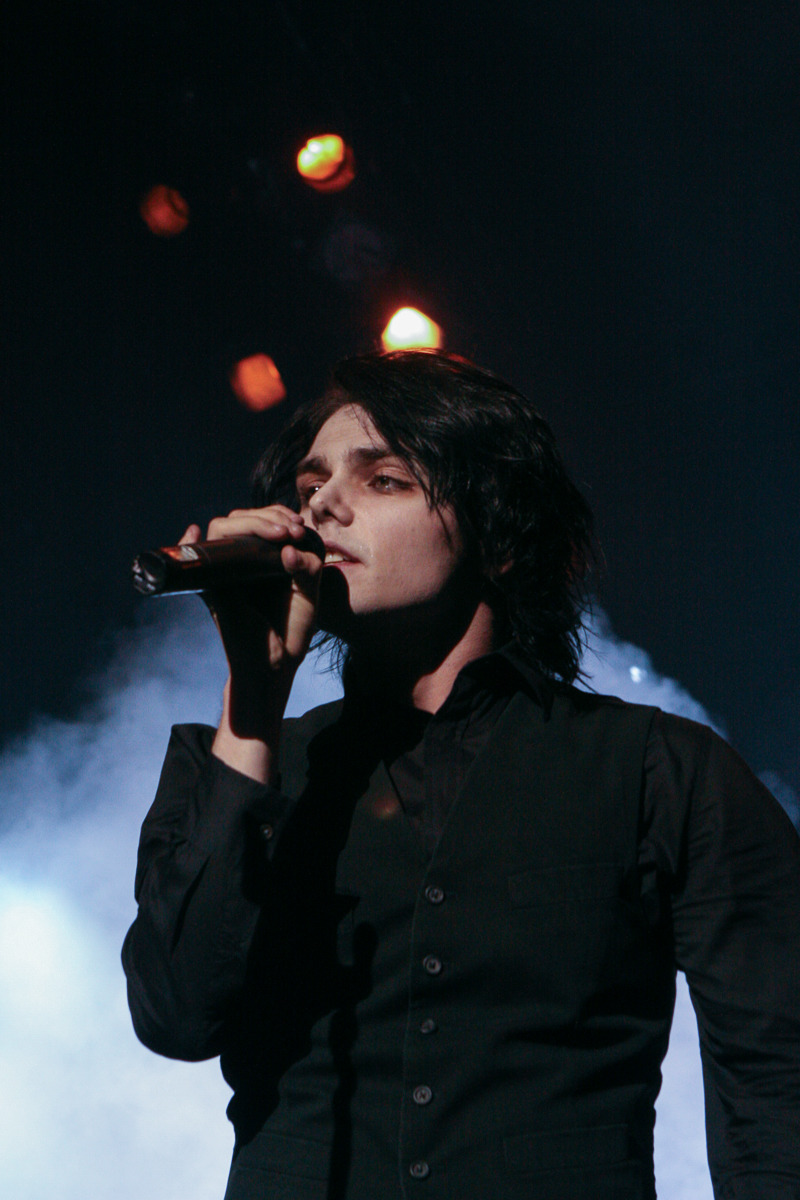 a thread of gerard's black waistcoat from 2007 aka my favorite look