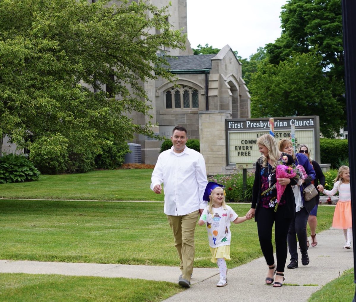 Laj1014's tweet photo. Thanks @HowellGould for capturing the perfect family picture during the preschool graduation parade!! #PreschoolGraduate π₯³ https://t.co/GynWmavvLN