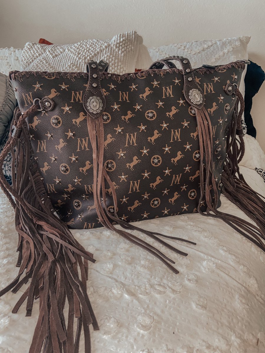 CompanyCroft's tweet photo. LAST ONE!!! Go shop this awesome bag on our website 🤩 https://t.co/LSsQYyLgDR https://t.co/JJm1I7Hw3m