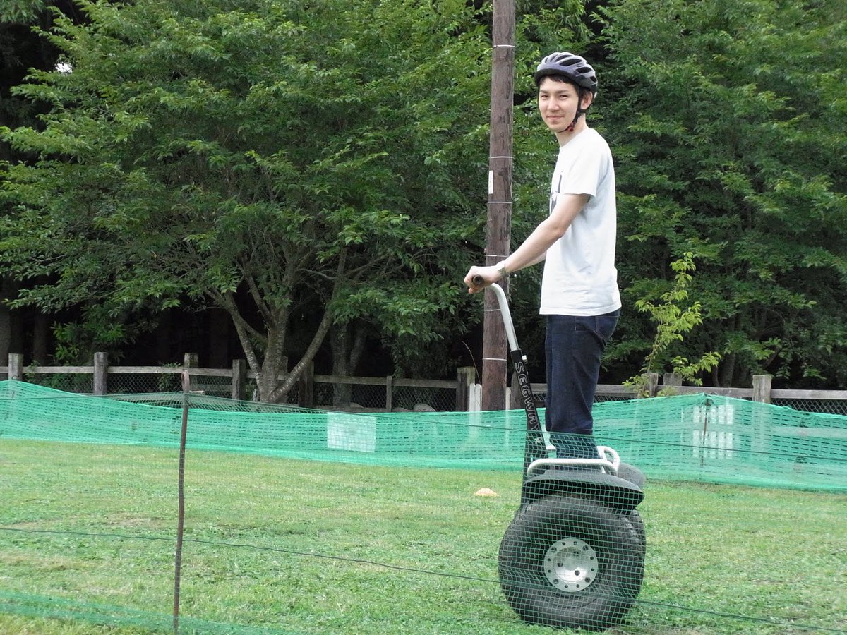 𝐍𝐓𝐘 コードネーム ジンジャー しか明らかになっていなかった時に ニュースステーションで ジンジャーとは何なのか と取り上げられていたことを覚えている 写真は9年前です 体を傾けるだけでスイスイ移動可能な未来の乗り物 セグウェイ が