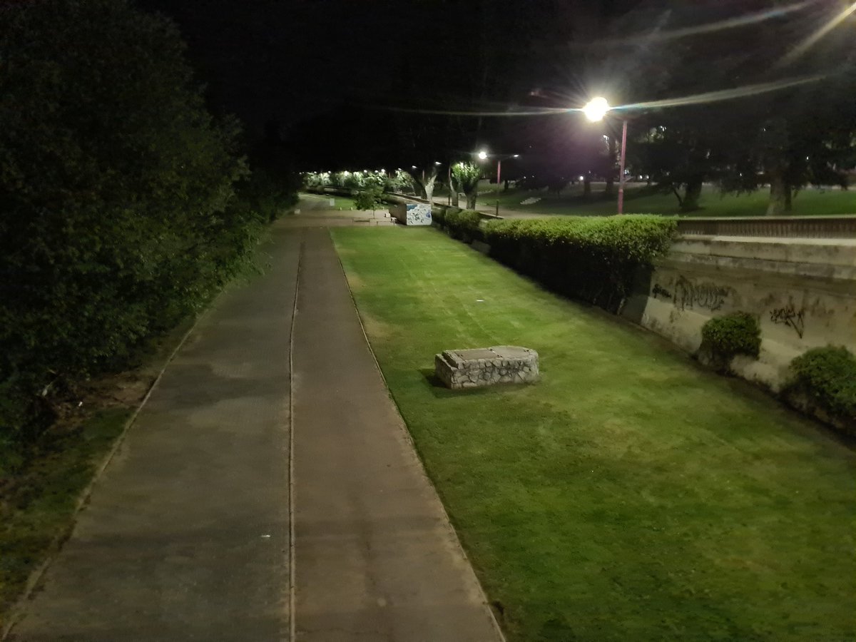 RubenFarinas's tweet photo. Cuando seais necios y penséis que en León va a haber rebrotes, recordad: en León lo estamos haciendo MUY BIEN, que nadie os engañe. San Juan y el paseo vacío, si hay rebrote no será por ello https://t.co/SFs8DLMpiu