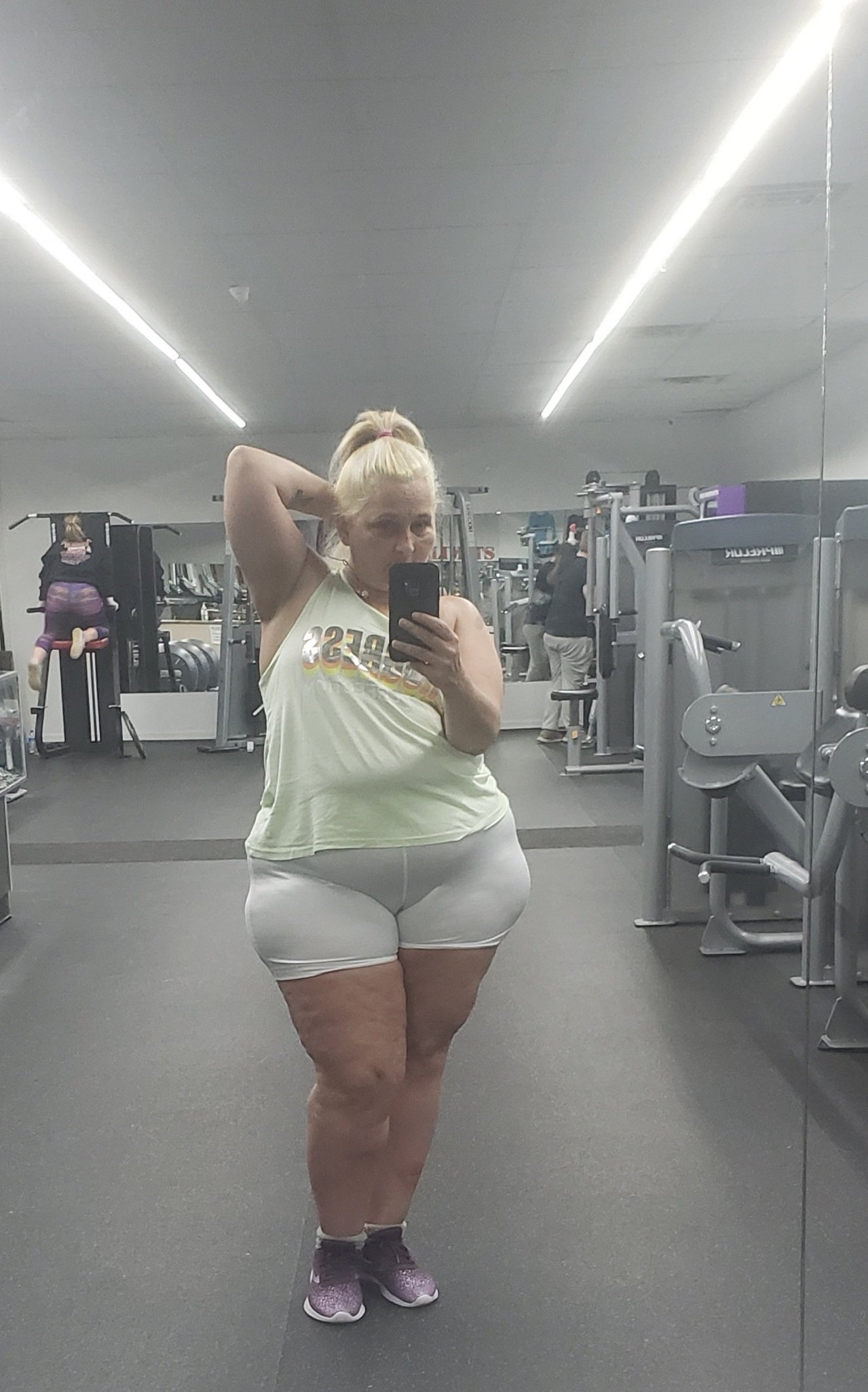 ass so fat you can see from the front #bbw #camgirl #hillbilly https://t.co/bqwdiykpUT