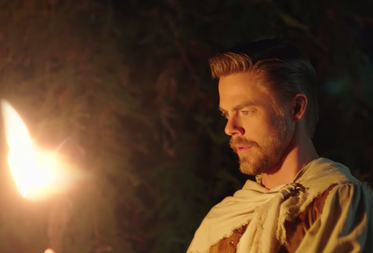 LindseyStirling's tweet image. Couldn't ask for a better dance partner for #BetweenTwilight  @derekhough 
found.ee/LS_BetweenTwil…