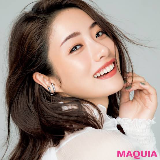 ダイアナ 整形垢 なりたい鼻が決まらない 150万かけて初の鼻整形するんだから ほんとに後悔したくない 石原さとみ様みたいになりたい けどけど石原さとみみたいな鼻になりたいと思ってたけど団子鼻らしい しかも石原さとみ可愛いか可愛くないか