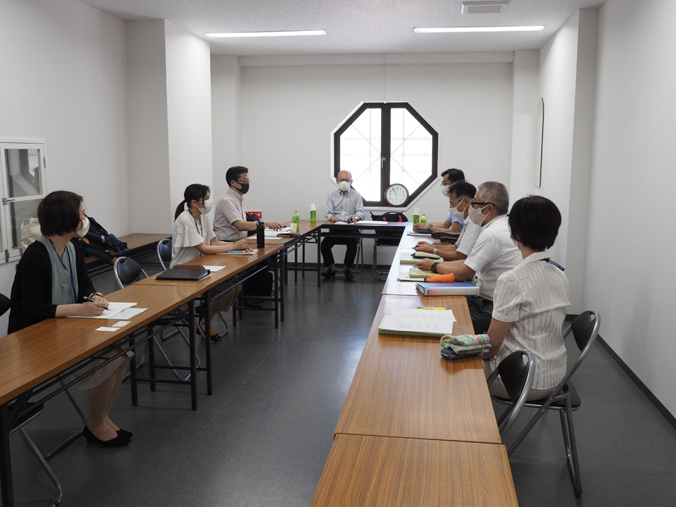 あまがさきアーカイブズ 新型コロナウイルス感染拡大の影響で延期になっていた専門委員会を開催しました 市沢哲委員 神戸大学大学院人文学研究科教授 岩城卓二委員 京都大学人文科学研究所教授 大江篤委員 園田学園女子大学教授 にご出席いただき