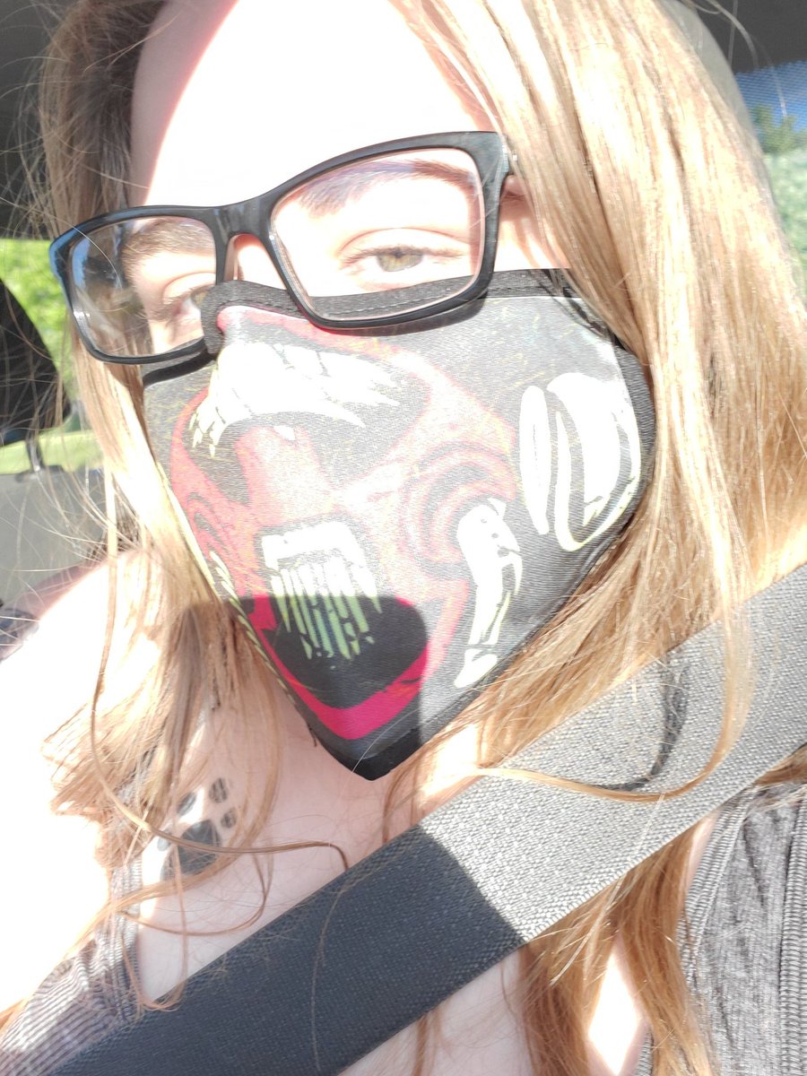 SamediBabe's tweet photo. "Have you prepared for your end? I have." || Wearing my #Bloodhound mask! A lil big on me but at least it fits!
@SimplyAllegra #FelagiFighter #ApexLegends #Artur #BH https://t.co/Z9ZxkJIS5e