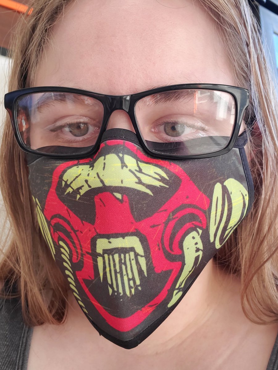 SamediBabe's tweet photo. "Have you prepared for your end? I have." || Wearing my #Bloodhound mask! A lil big on me but at least it fits!
@SimplyAllegra #FelagiFighter #ApexLegends #Artur #BH https://t.co/Z9ZxkJIS5e