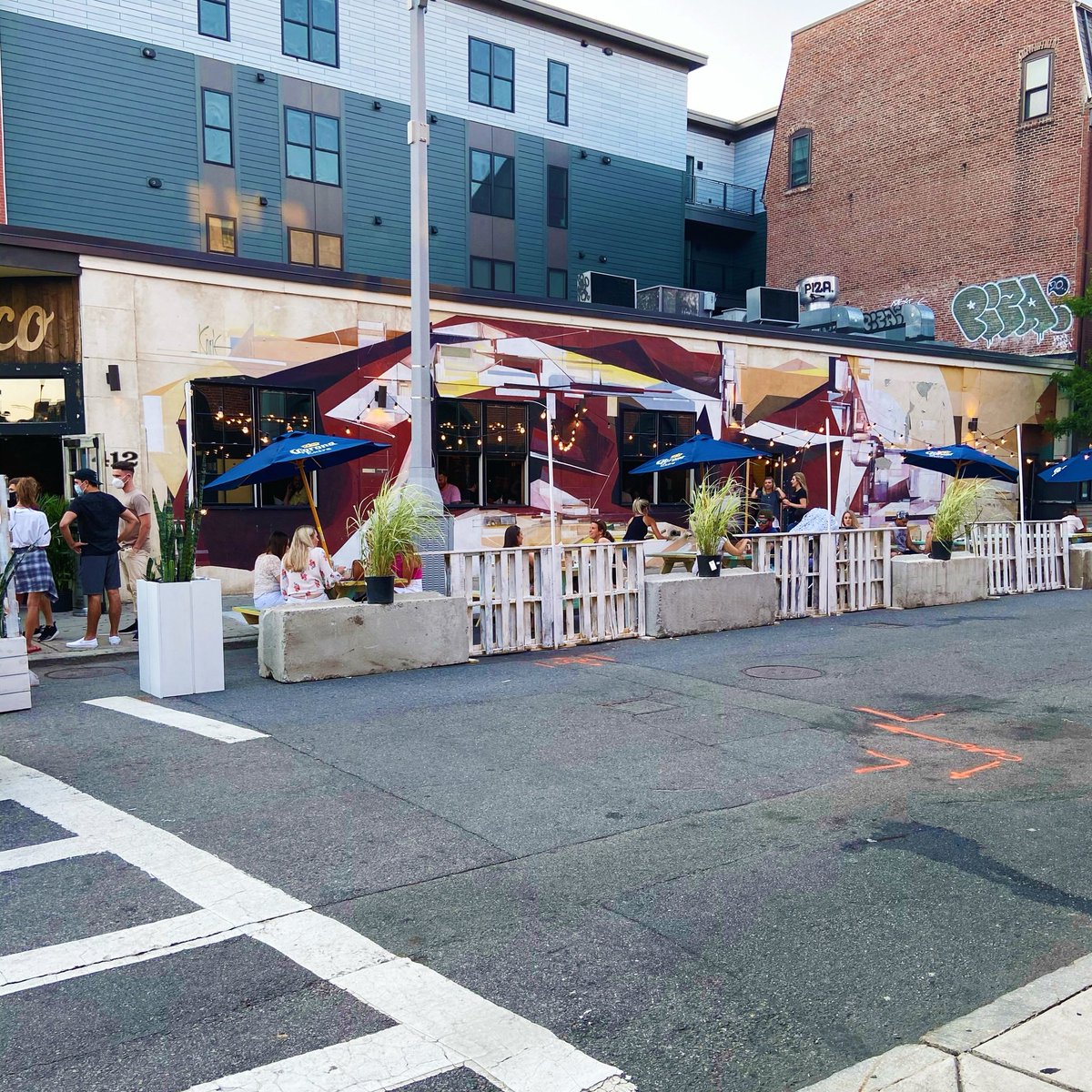 logancapone's tweet photo. Restaurants added outdoor seating on W Broadway! It was busy tonight for the reopening of indoor dining in restaurants in MA. https://t.co/cpM31BDof5