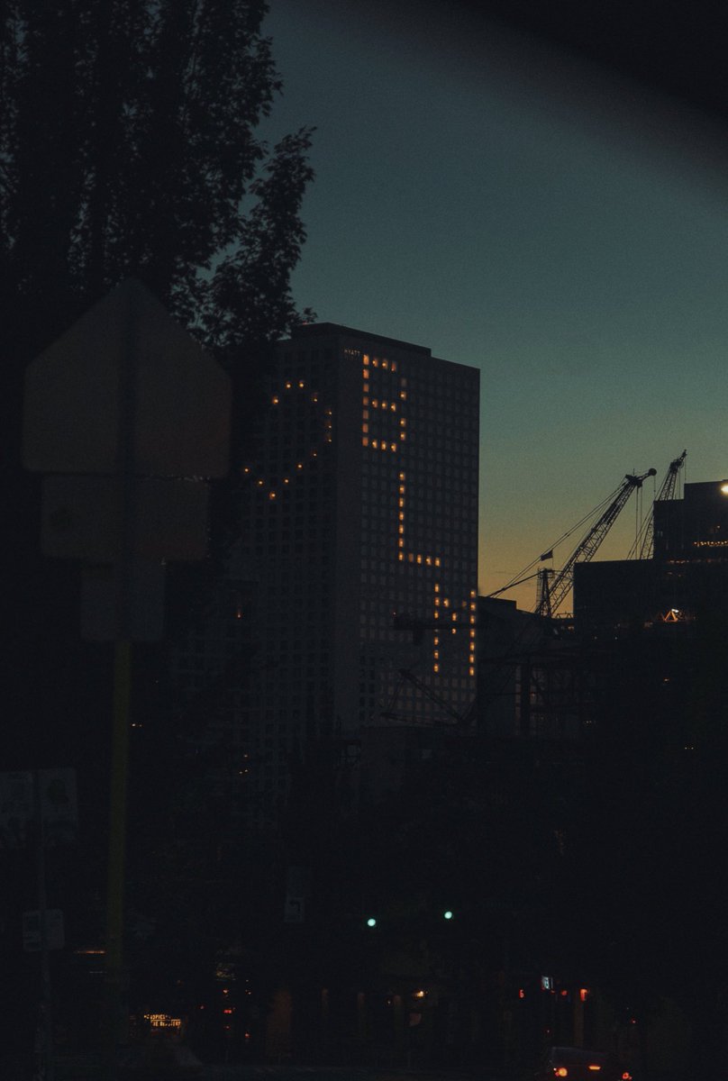 arellanes's tweet photo. the city last night https://t.co/NSSbgKrVkq