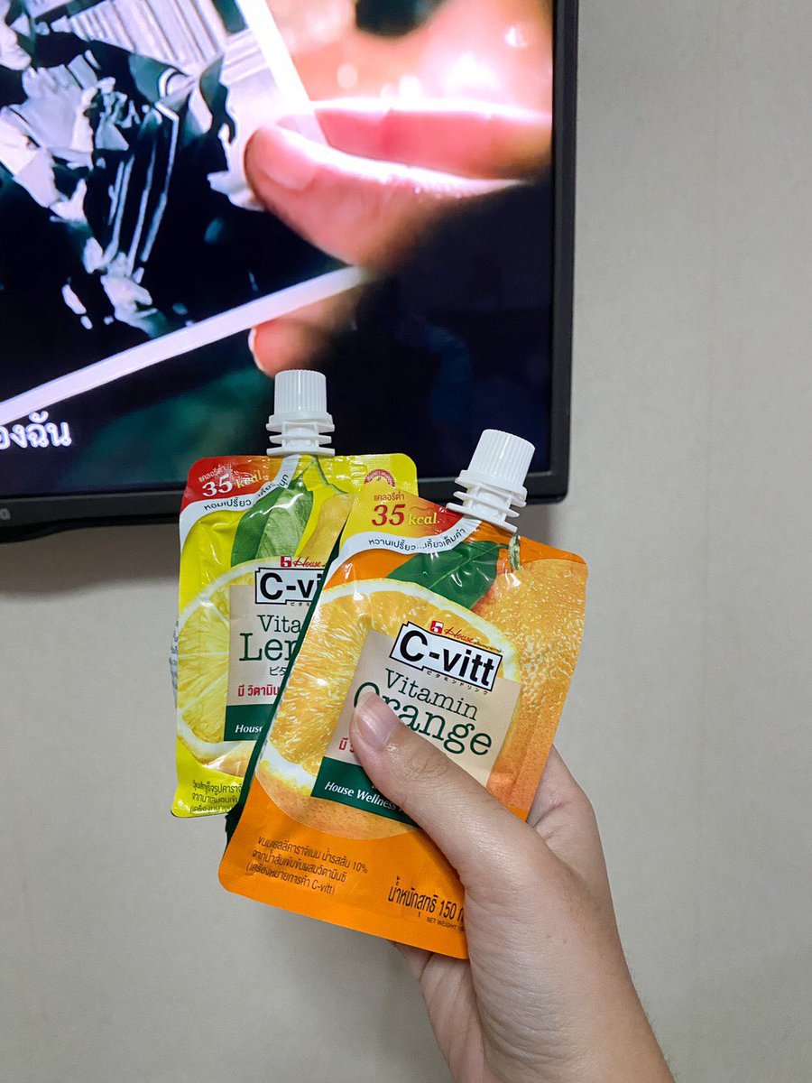 chocofah's tweet photo. ใครเรียนออนไลน์แล้วชอบเรียนไปกินไปจนน้ำหนักขึ้น อยากแนะนำอันนี้ C-vitt jelly คือนางเป็นของว่างรองท้องที่เคี้ยวเพลินมาก แต่แคลต่ำเด้อ น้ำตาลน้อย วิตามินซี 200% ซื้อที่เซเว่นและโลตัสได้เลยจ้า #CvittJelly #วิตามินซีเจลลี่ https://t.co/QR205zgN3d