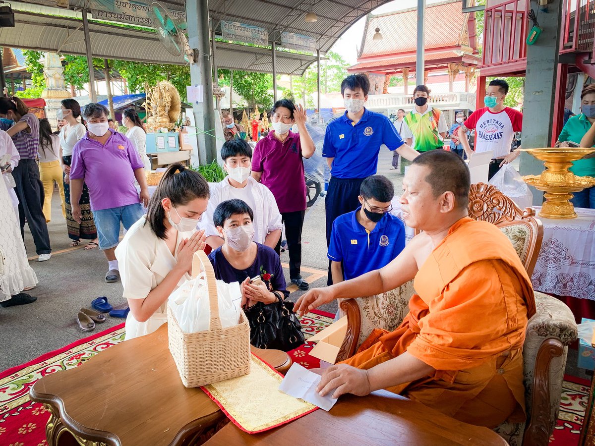 prayasuren109's tweet photo. “สัตว์ก็มี���วามรู้สึกรักชีวิต เช่นเดียวกับมนุษย์ทุกคน”

      วันนี้วันดี #คุณเบลล่า_ราณี และ #คุณแม่ปราณี #พร้อมด้วยผู้จัดการส่วนตัว และ #คณะเพื่อนๆ ตั้งจิตเป็นมหากุศลในการปลดปล่อยชีวิตสัตว์เป็นทานไถ่ชีวิตโคกระบือ
#วัดพระยาสุเรนทร์
#ตลาดน้ำบึงพระยา https://t.co/uFyYARfSjR