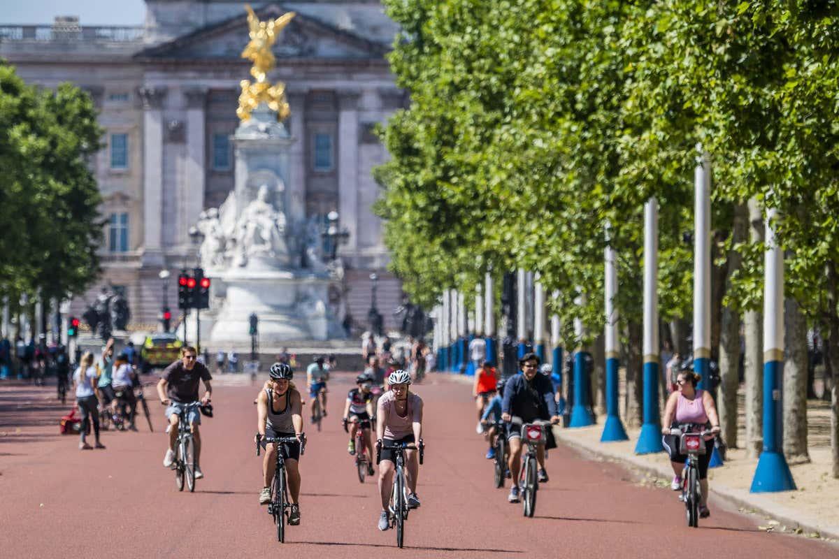 newscientist's tweet photo. A citizens’ assembly chosen to be representative of UK demographics wants the government’s coronavirus economic recovery plans to help the country meet climate goals https://t.co/vqDxBmjt8u https://t.co/N9bFpYUdb1