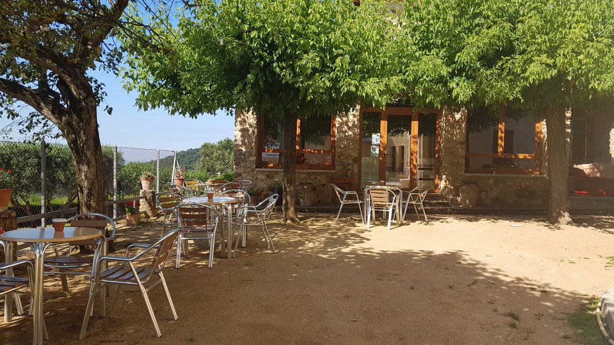 QuimMasferrer's tweet photo. Molt content!
Avui, després de més de tres mesos tancat, els de casa tornen a obrir el restaurant! 😘
#SantFeliuDeBuixalleu
#RestaurantMasferrer https://t.co/6gJxqivt5z