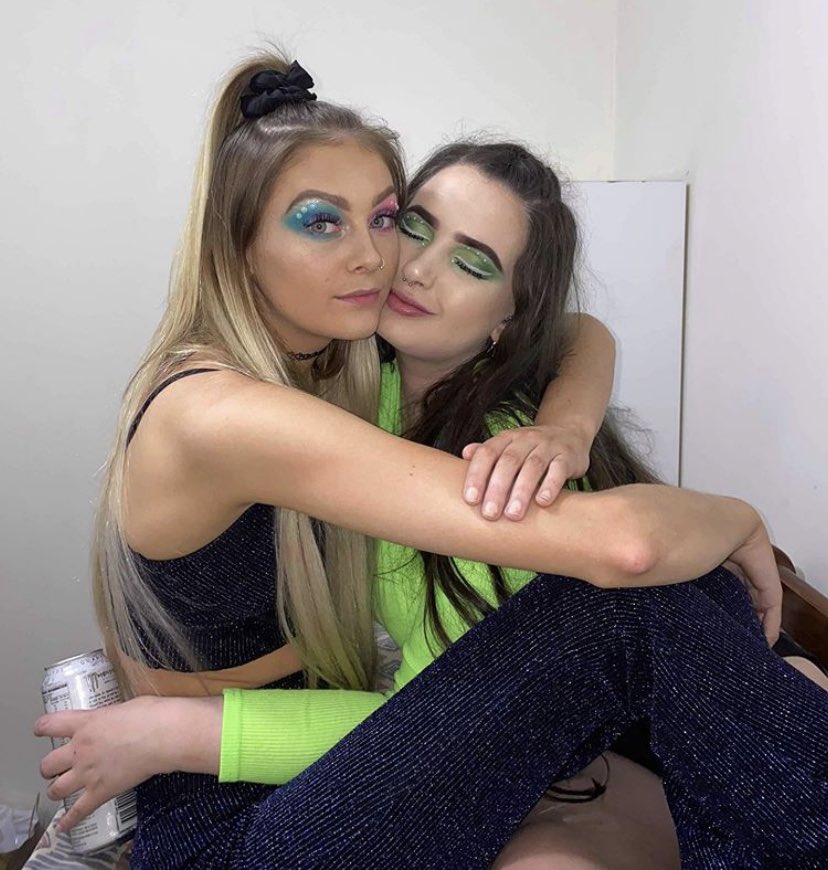 katyslayss's tweet photo. My gfs the prettiest 💗💜💙#JuneisforLGBTQ https://t.co/iUxmXHKsCD