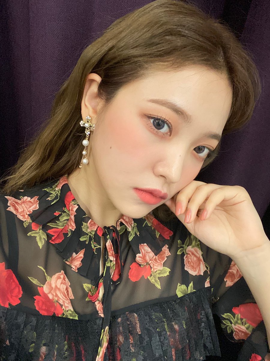 leenaeuin tweet picture