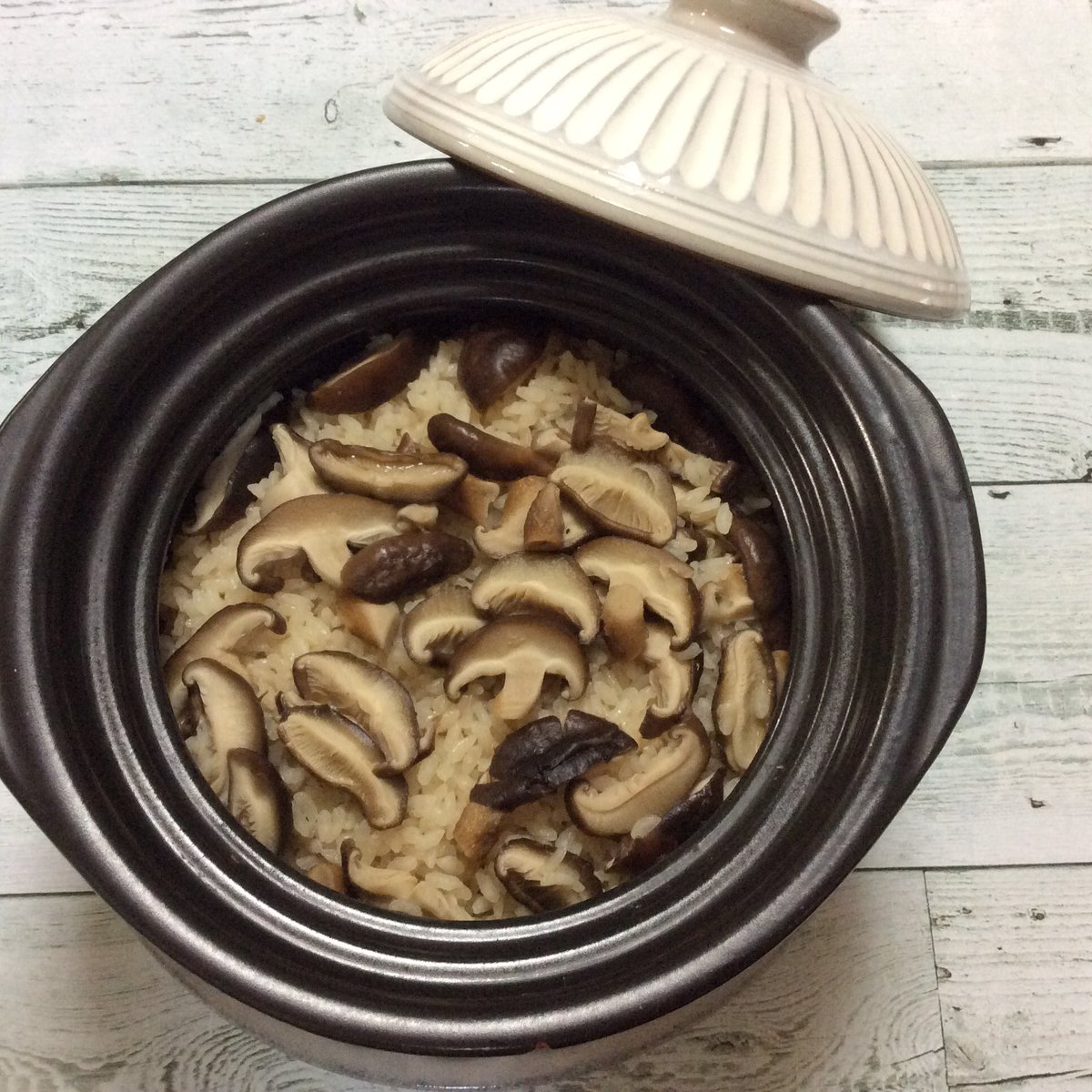 森永タミー 料理記録 生椎茸と 松茸のお吸い物の素 で季節外れの なんちゃって松茸ご飯 を炊きました まいう