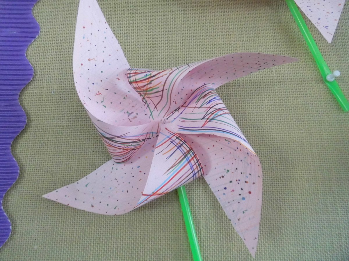 SSSJ_RISE's tweet photo. #KeyworkergroupA looked at weather last week - including wind. We made wind fans in Design & Technology: we needed to evaluate & improve our designs to make them work (& look attractive). 💨🌪️⚡️🌧️🌈🌞
#Geography #STEM #SSSJ @DLATSchools https://t.co/GCUwJhPew2