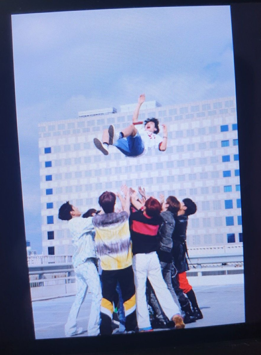 svt_verse's tweet photo. From “Left and Right” #SCOUPS

#SCOUPS: Hoshi, I see you had fun.... Hyung (I) felt like I was going to die......

#SEVENTEEN @pledis_17 https://t.co/PbIsLUefJ2