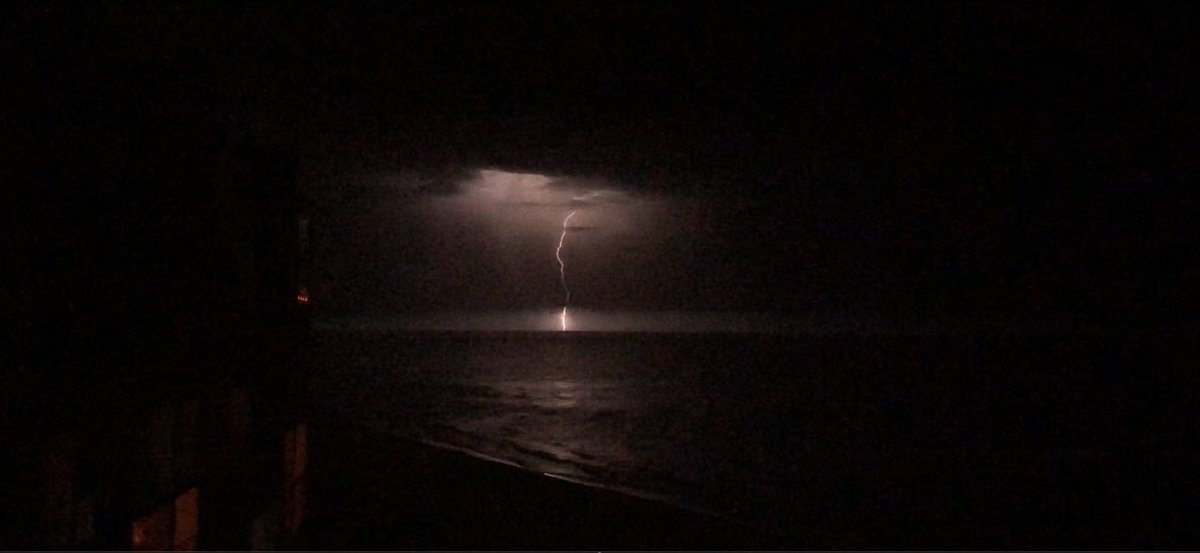 BAMAFANUTLAW's tweet photo. @spann Lightning strikes over the Gulf of Mexico @OrangeBeacher https://t.co/l16adlThb8