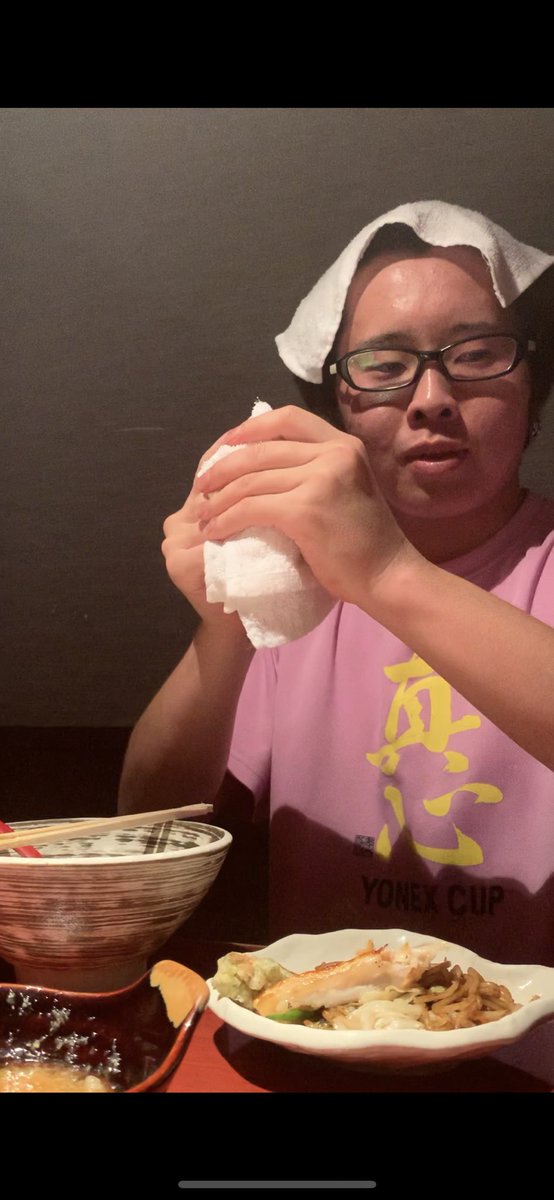 takano0622yuki3's tweet photo. 自分のおしぼりを被り
他人のおしぼりで手を拭く人
(ブサイクだなって思う人リツイート https://t.co/O7JYXN6jab