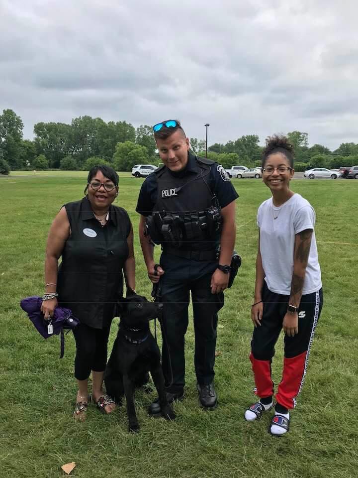 i will never forget when my mom had me take a picture next to this cop and this drug dog was STARING at my fried ass 💀💀