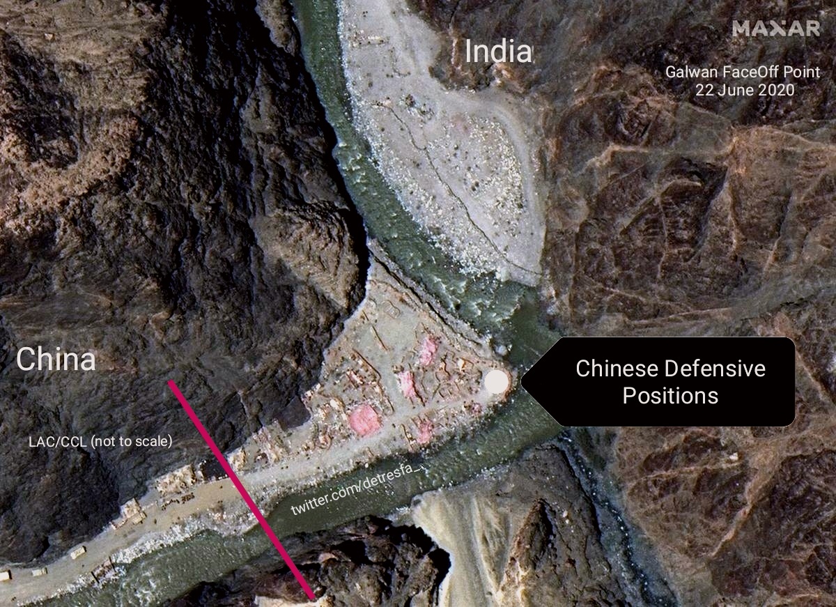 Images via  @Maxar of the  #GalwanValley face-off point on 22 June 2020 show possible defensive positions being set up by  #China, small walls, trench type areas have now appeared on site  #IndiaChinaFaceOff