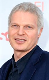 yan_widjaya's tweet image. RIP Steve Bing (LA 31/3/1965 - LA 22/6/2020), produser 18 film/skenario 6 film. Saat usia 18 mewarisi $600 juta dr kakek Leo, developer real-estate LA, langsung ke luar kuliah n terjun ke film, al: #MIA, #KangarooJack. Toh krn depresi nekat terjun dr atap apartemen dlm usia 55