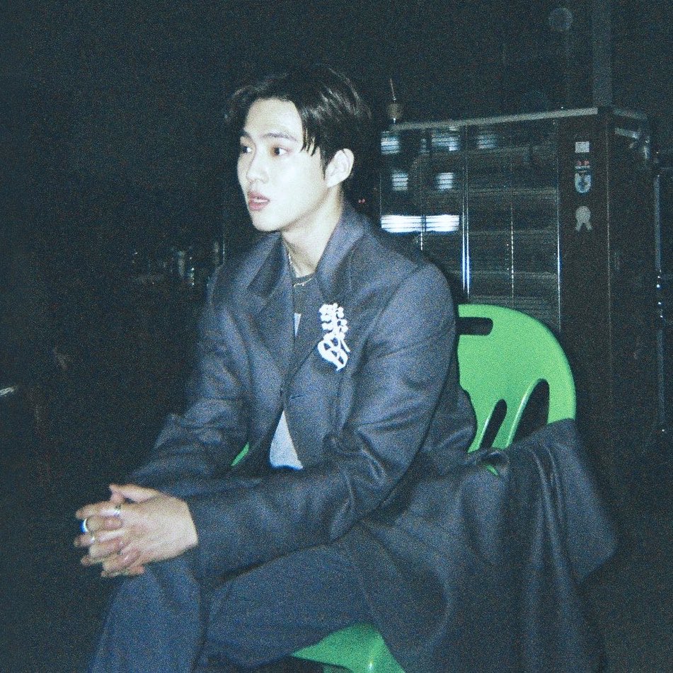 200303- Mentor and close sunbae Nicki Minaj visits Kim Junmyeon on the filming set of his solo debut music video, ‘사랑, 하자 (Let’s Love)’ #SUHO    #수호    #사랑하자    @NICKIMINAJ