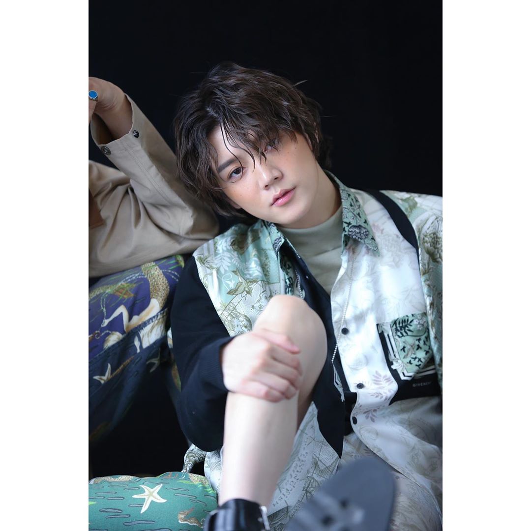 NUE5T_instagram's tweet photo. [ 200624 nuest_official ] #제이미 렌 #보그 7월 화보 비하인드 🐰
#뉴이스트_JR_아론_백호_민현_렌 
#NULOΛEstagram #뉴이스트 #NUEST

https://t.co/19rLvyGNaU https://t.co/o4dIwGHJ7c