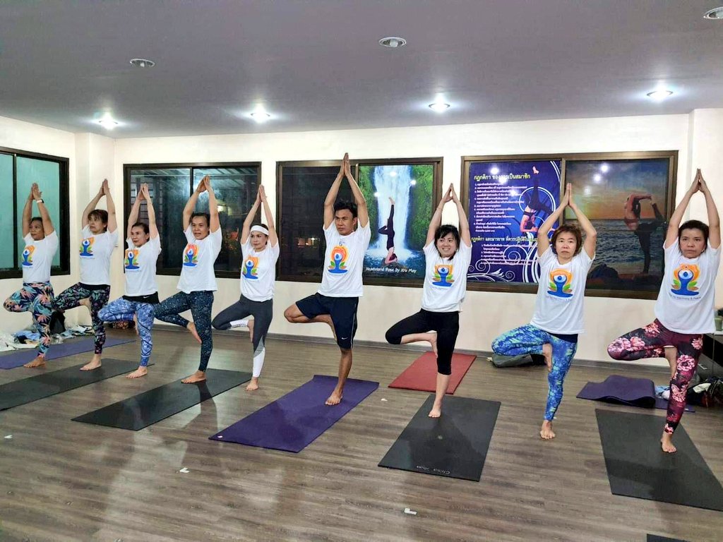 Yoga practitioners in #Hatyai and #Songkhla in southern #Thailand perform yogasanas in celebration of 6th IDY #YogaDay2020 
@PMOIndia
@ICCR_Delhi 
@moayush 
@MEAIndia