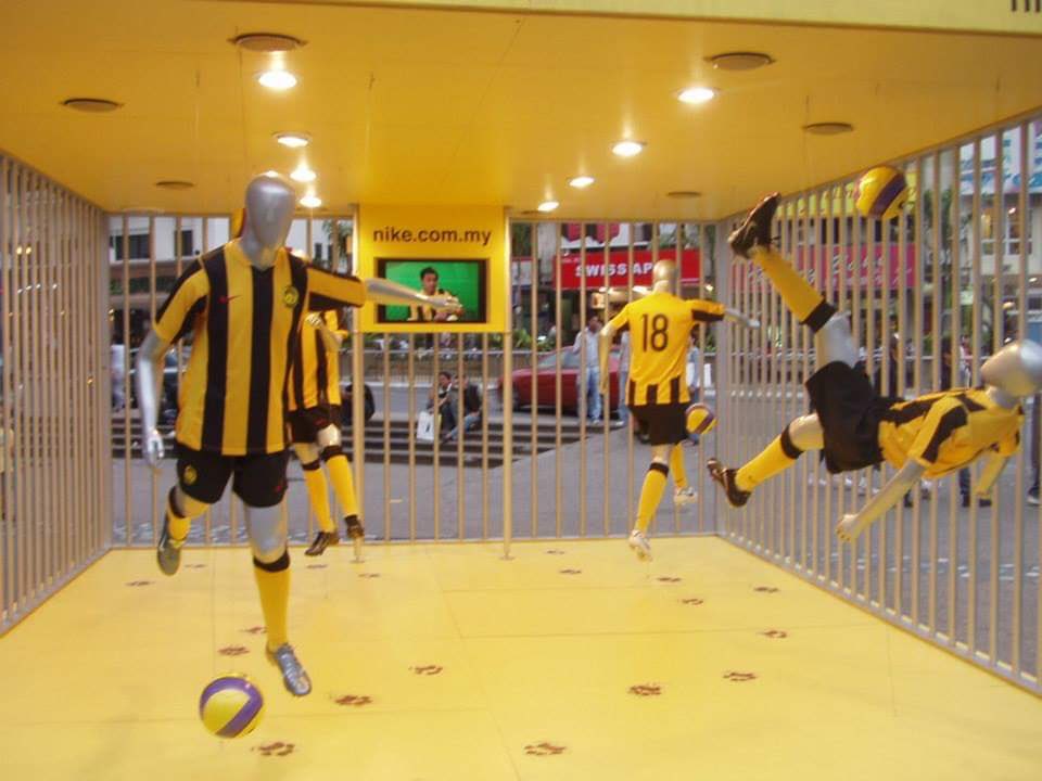 2007 Home: Nike’s first attempt at a Malaysia home shirt went for the traditional striped design with a v-neck collar and a bold red swoosh.