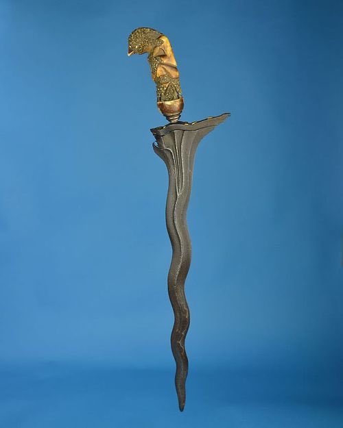 2007 Away: Simply a blue version of the home. My favourite feature from both the home and away kits that year was the addition of a “Kris” (traditional Malaysian sword/dagger)