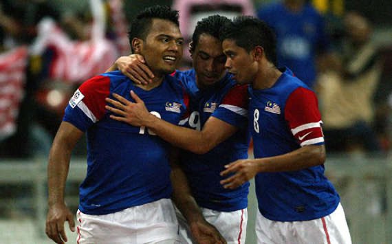 2010 Away: A fan favourite shirt as it was worn in the final of our 2010 AFF Suzuki Cup triumph. Once again this kit is the same template as that seasons home kit with a change of colours. Both home and away shirts for 2010 once again featured “Malaysia” on the back of the collar