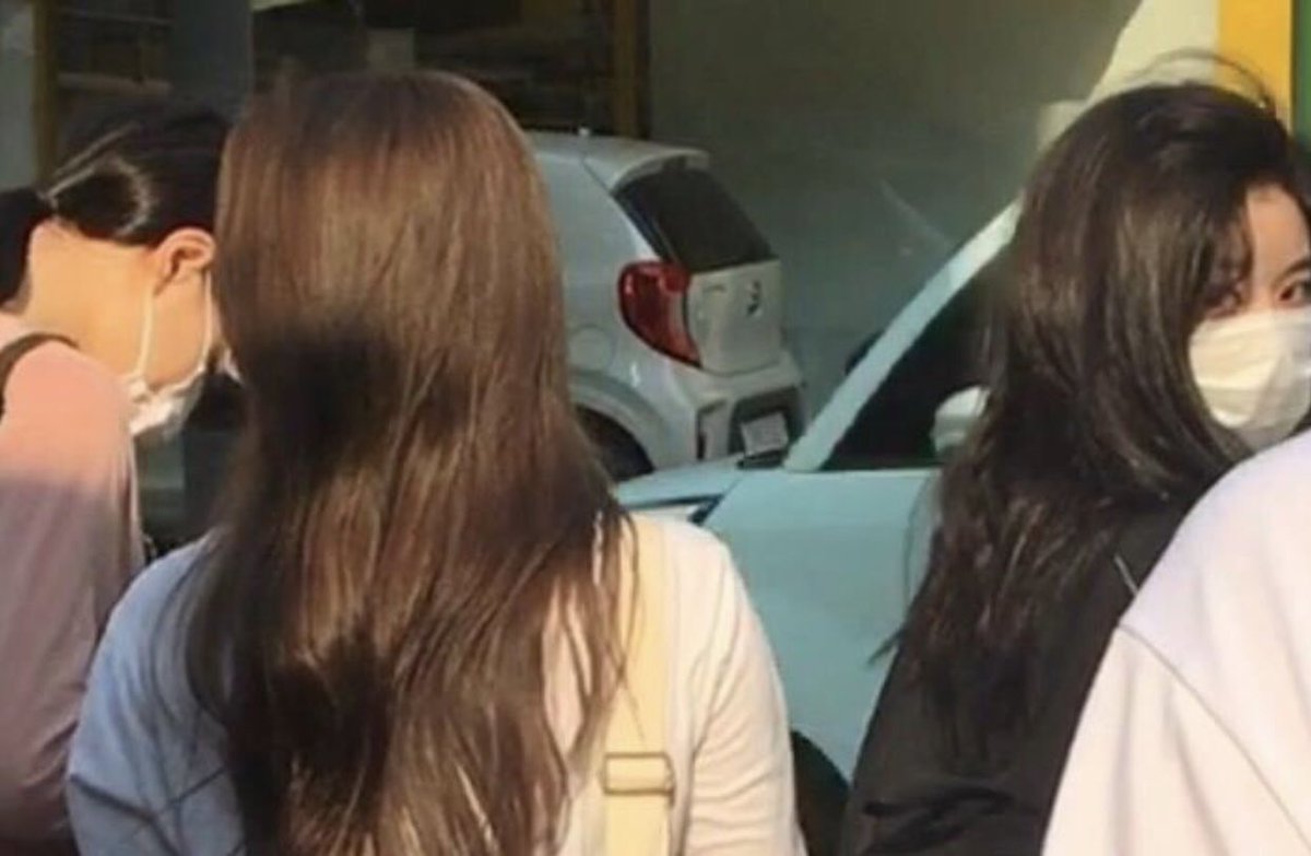 もも 虹プロメンバーの目撃写真が 何枚かあがっているのをみたけど これがアカリに見えてくる アカリにデビューしてほしいから そう見えるだけかな 虹プロジェクト