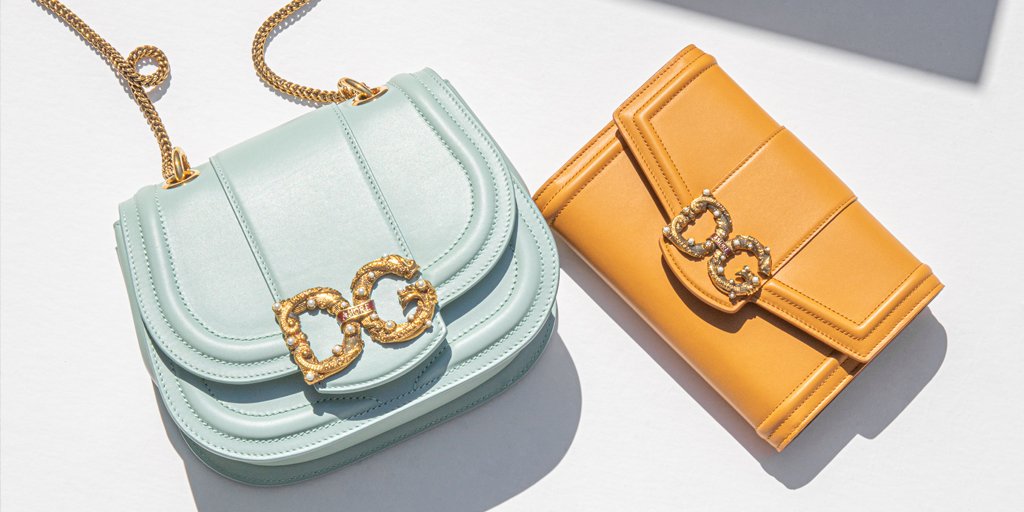 BongenieGrieder's tweet photo. The heart wants the new #DGAmore designs by @dolcegabbana.
https://t.co/V8FTdGFM2y
#BongenieGrieder #DolceGabbana #TimelessBag #BagLovers #BagsAddict #SummerBags #ShopOnline #Switzerland https://t.co/qCOowRWWiA