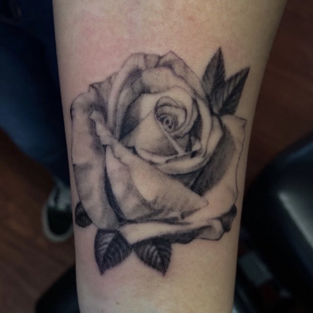 itsdelgadothou's tweet photo. I’m a black and grey realism tattoo artist in Sacramento and here’s my first client vs. my most recent client. 7 months apart. If y’all can please retweet it would really help a lot 🙏🏽 Appreciate y’all ✊🏽 https://t.co/Y8VRRJ2mn1