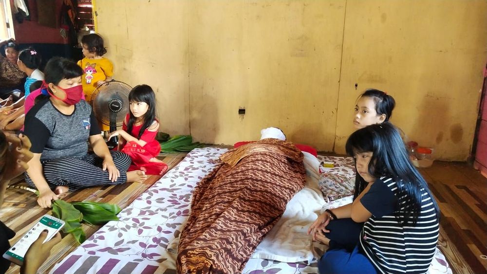 Tiga petani Dayak mempertahankan tanah desa, lawan perkebunan sawit Best Agro #crazyrichsurabaya. Satu meninggal, dua dipenjara. Mereka berjuang sebaik2nya sehormat2nya. Jangan sampai anak2 putus sekolah. Mari bantu keluarga ini 🙏
kitabisa.com/campaign/untuk…