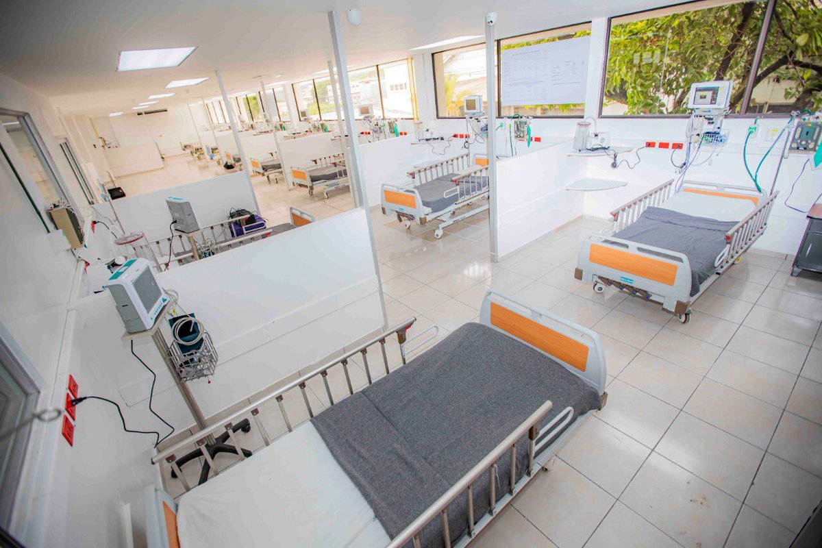 RomeoHerrera1's tweet photo. A la vez, trabajamos en cambiar áreas abandonadas en el Hospital Rosales. https://t.co/qkQWiosZC1