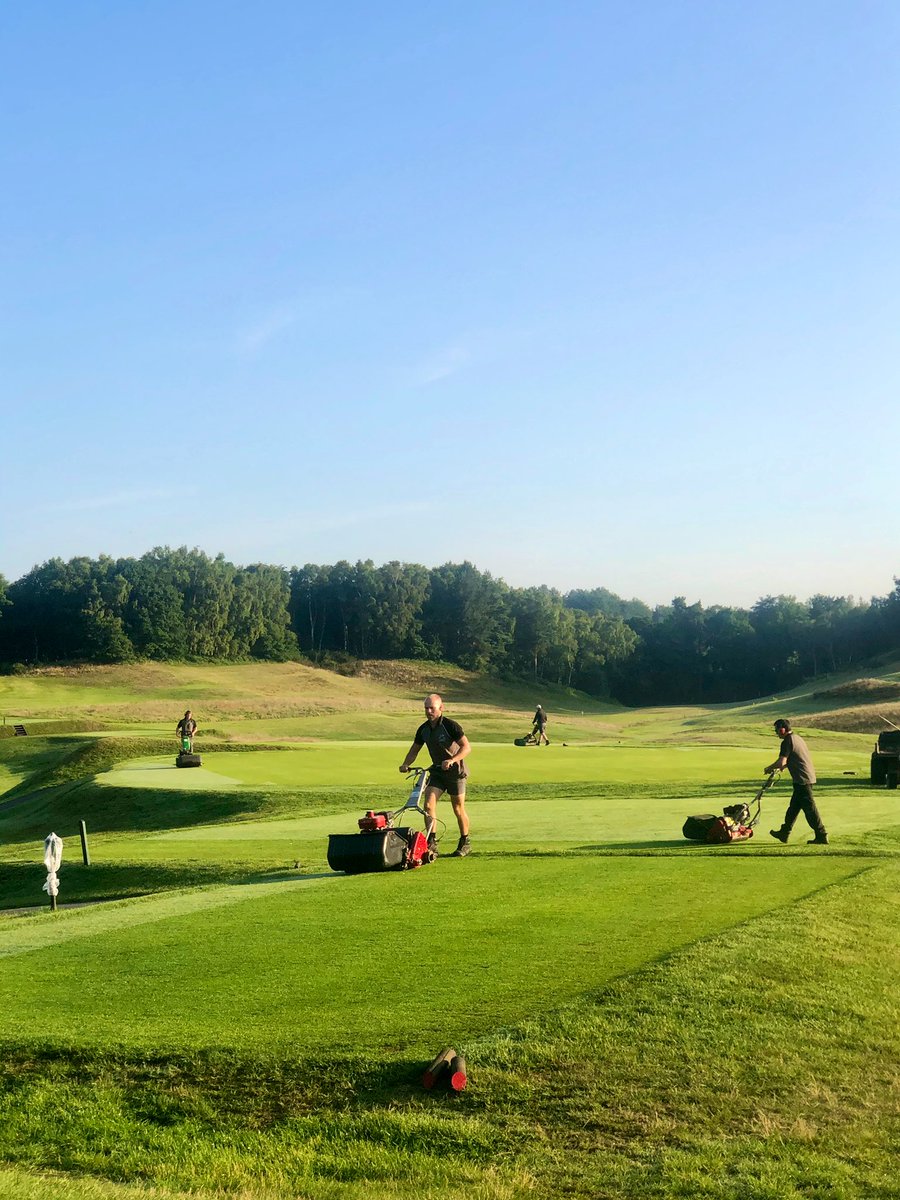 Delamere_Greens's tweet image. Everyone out with the hand mowers this morning! ☀️😎⛳️